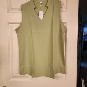 Mute Green V-Neck Top with  Green & Teal High-Waisted Paisley Shorts